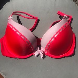 Victoria’s Secret Very Sexy padded bra